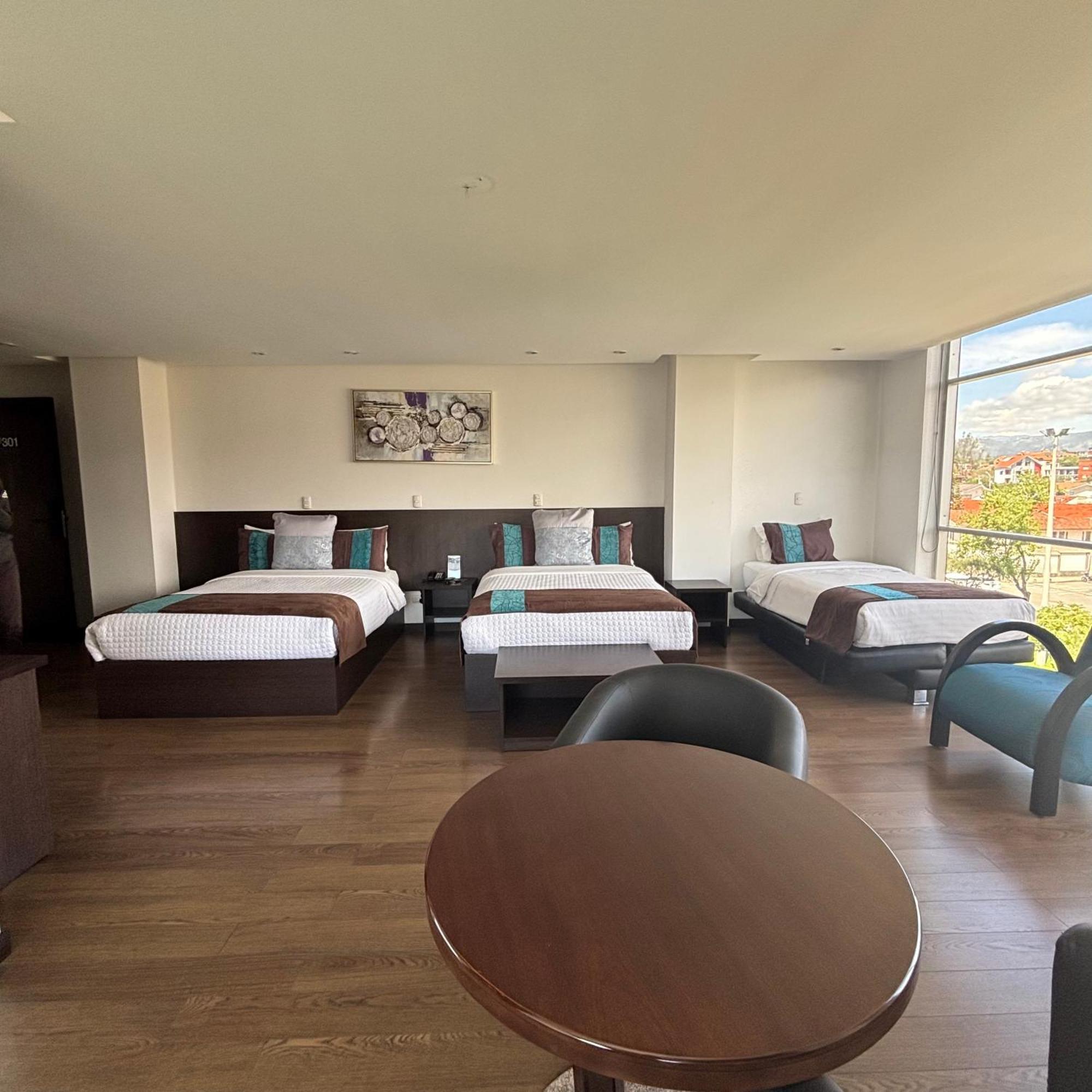 Hotel Valgus Куенка Екстер'єр фото