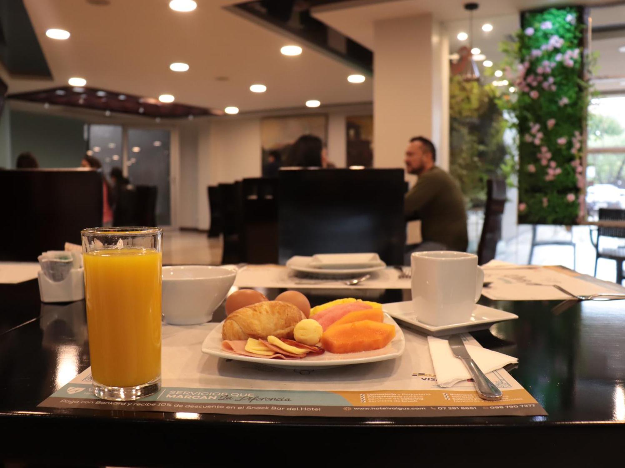 Hotel Valgus Куенка Екстер'єр фото