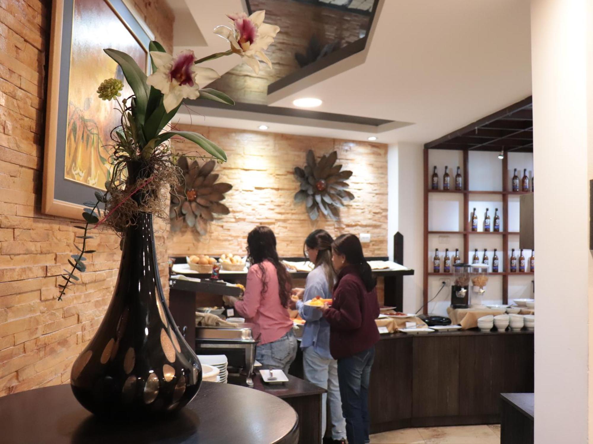 Hotel Valgus Куенка Екстер'єр фото